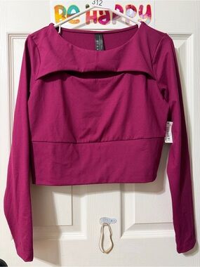 Coreio Peekaboo Neckline Cropped Long Sleeve Athletic Top